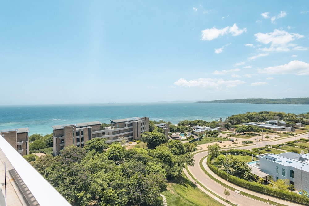 Oceanview 3BR Condo w spa gym