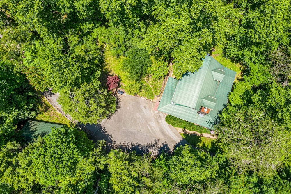 Pigeon Forge Cabin Game Room Dog Friendly Hot Tub