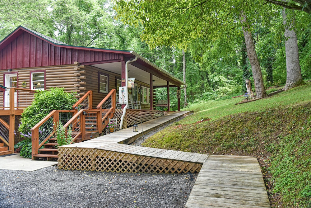 Rustic Cabin in the Woods Star5vacations view 5