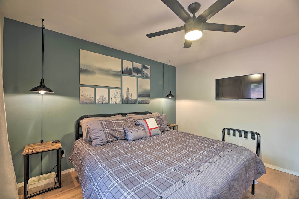 Pet-friendly Show Low Cabin w/ Trail Access!
