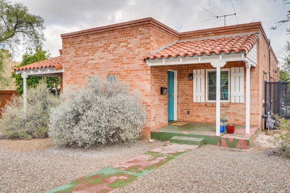 Stylish Tucson Townhome < 1 Mi to Arizona Stadium! view 2