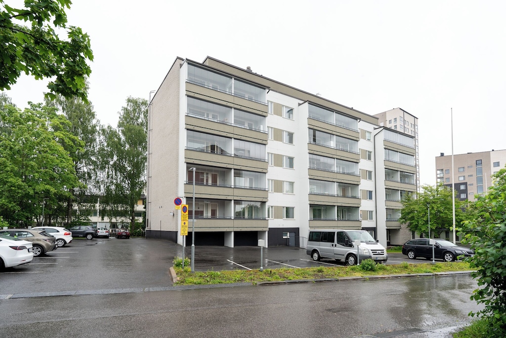 1BR Downtown Apartment with Balcony
