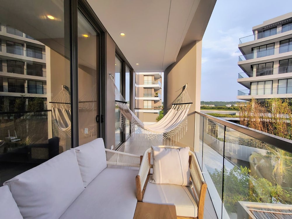 w Minimalist 1BR w Amazing View in Morros Eos