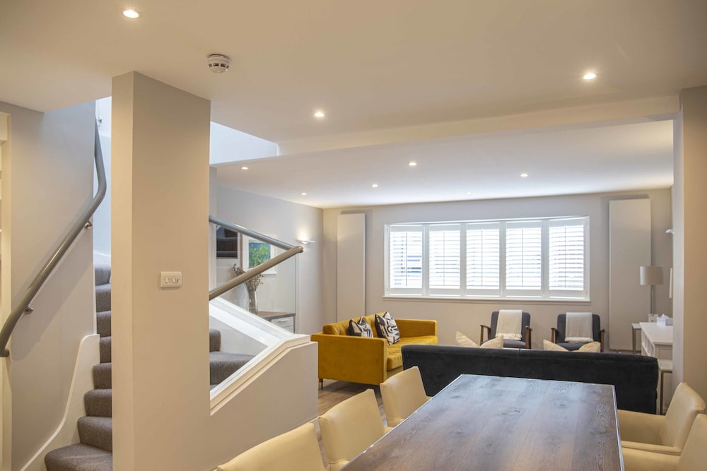 Stunning Rare Soho Gem