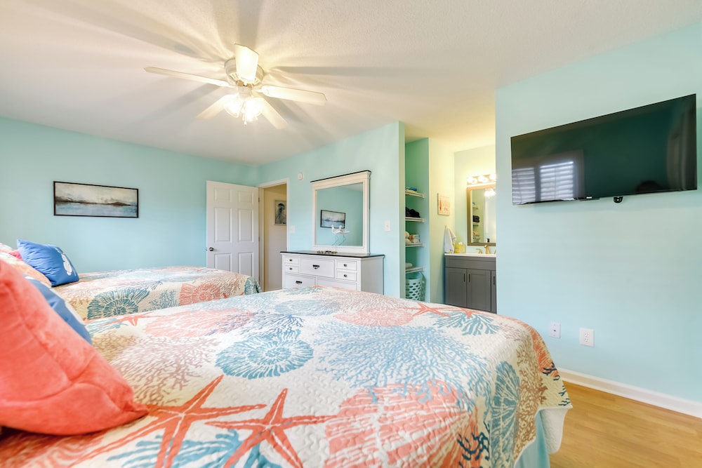 Golf Getaway w/ Pool Access: Little River Home!