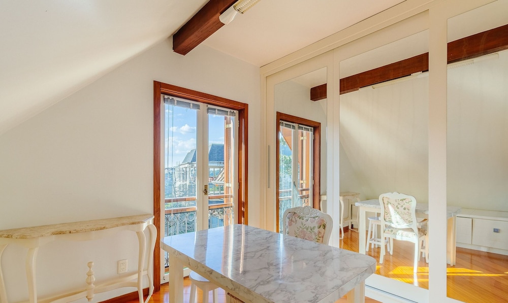 3 Bedroom Apartment With Mountain View Rlu0302
