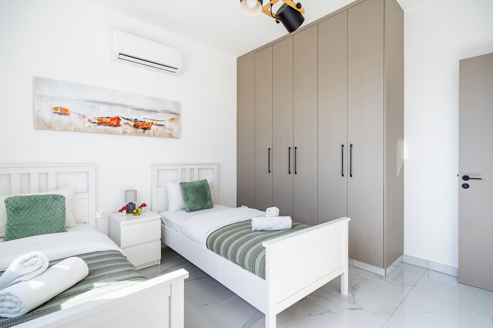 Doria 2-Bedroom Apartment & Balcony in Larnaca
