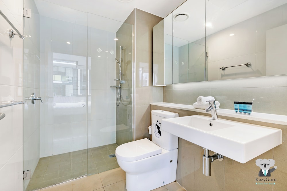 Kozyguru | Mascot | 2Bed 2Bath-Free Double-Parking