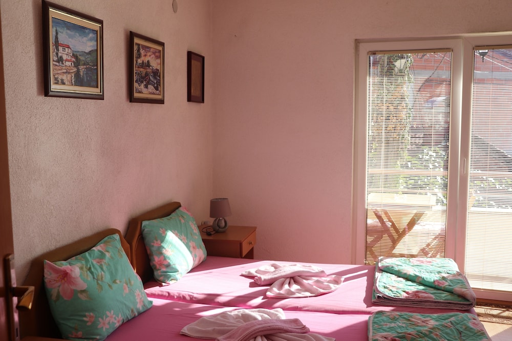 Bogdanovski Studios & Guest Rooms view 4
