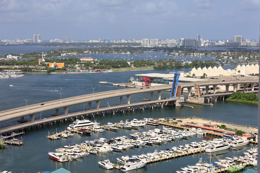 Viva Vizcayne - Resort Style Amenties Parking Prime Location