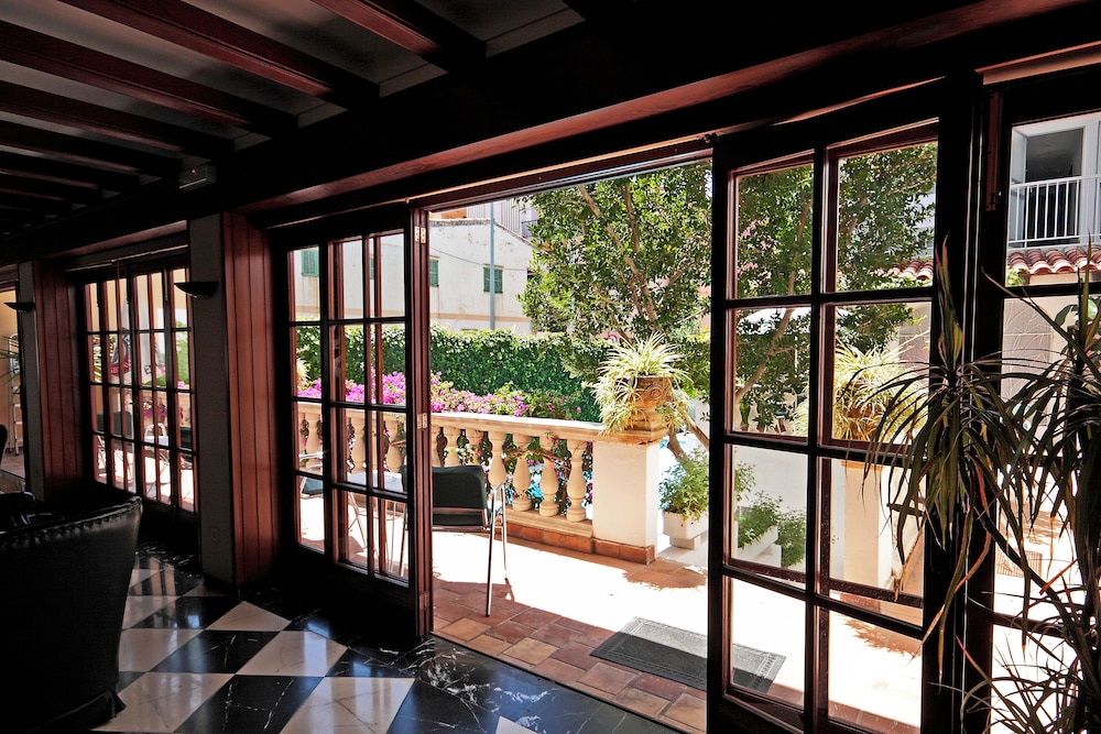 Hostal Ca's Bombu
