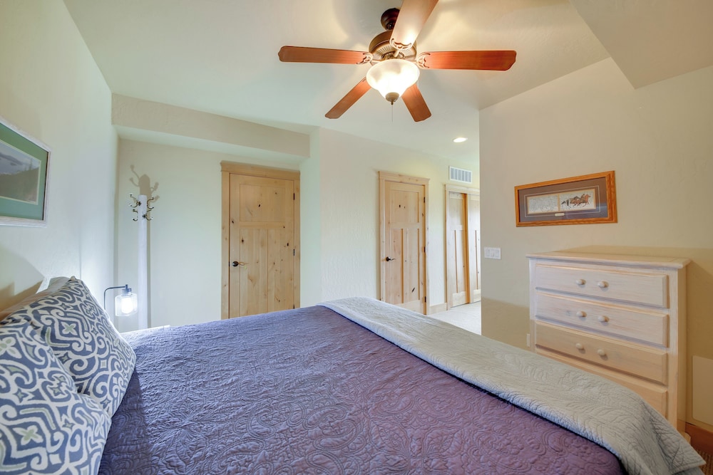 Walk to Schweitzer Village: Mountain-view Home