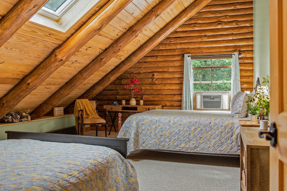 The Bigwood Cabin by Avantstay Hot Tub Firepit Pool Table Private Yard
