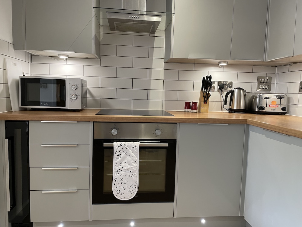 Modern & Comfortable 2BR Apartment view 4