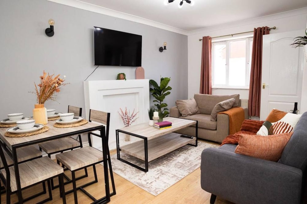 Lovely 2bedroom Home in Haydock With Free Parking