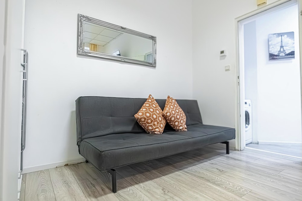 Bright 1BR Apartment in Central Vienna