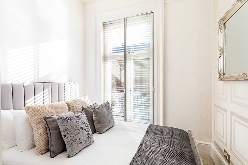 Stylish Apartment In Leafy Richmond view 5