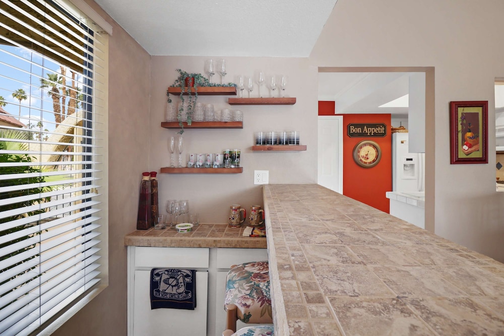 2BR 2BA Charming Cathedral City Condo With Territorial Views