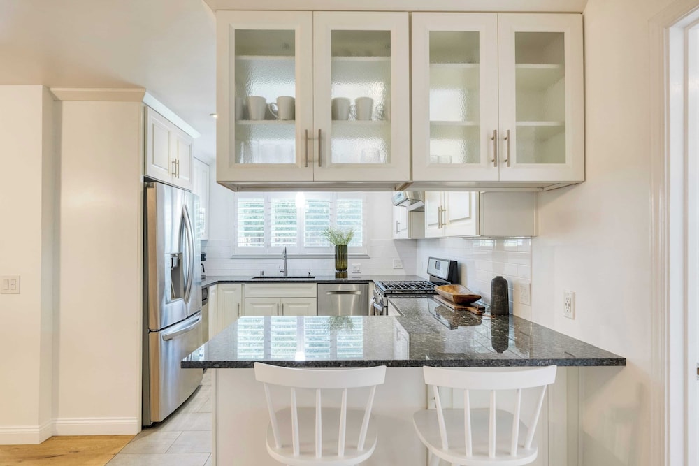 Modern Sonoma Stay w/ Spacious Deck, Views & Prime Location Bennett