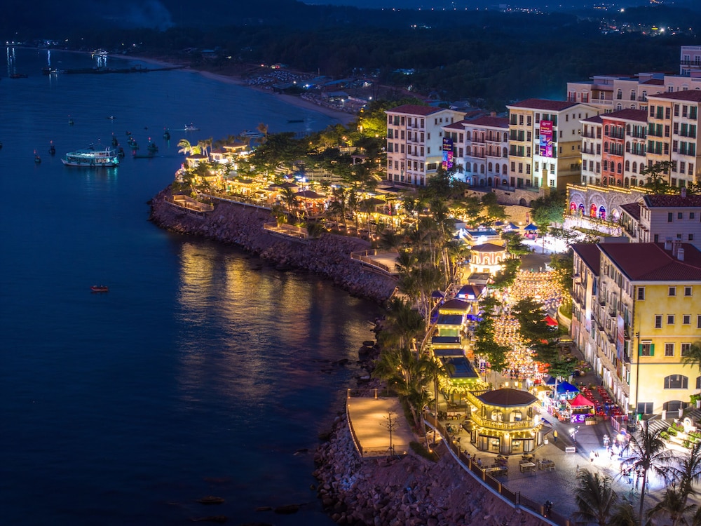 La Festa Phu Quoc, Curio Collection By Hilton 107