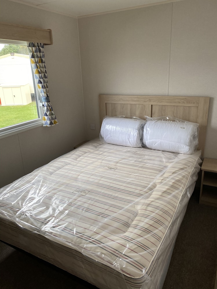 Charming 3-bed Holiday Home at Primrose Valley view 3