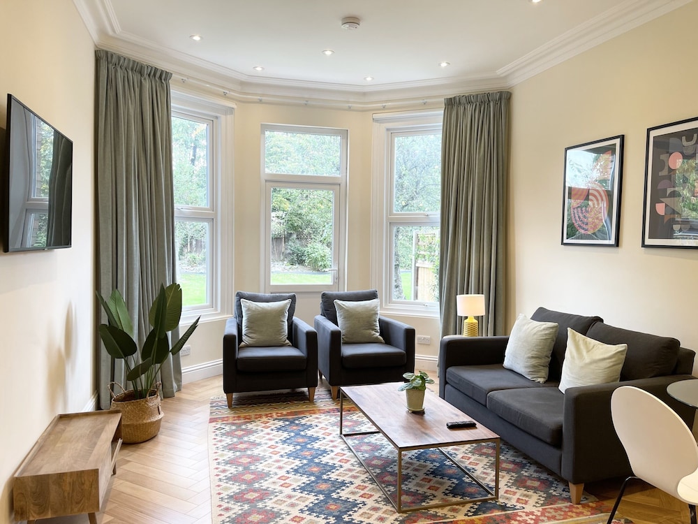 Glenlyn Hotel & Apartments