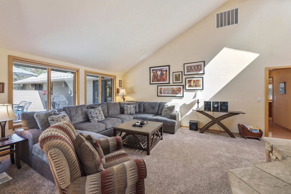15 Lassen Ln 4 Bedroom Home