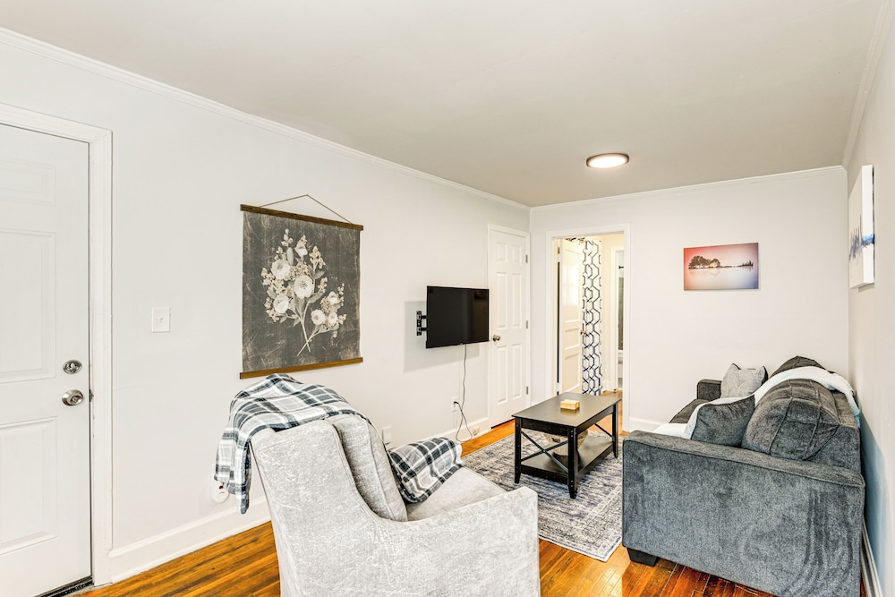 7 Mi to Dtwn: Apt w/ Spacious Yard in Nashville