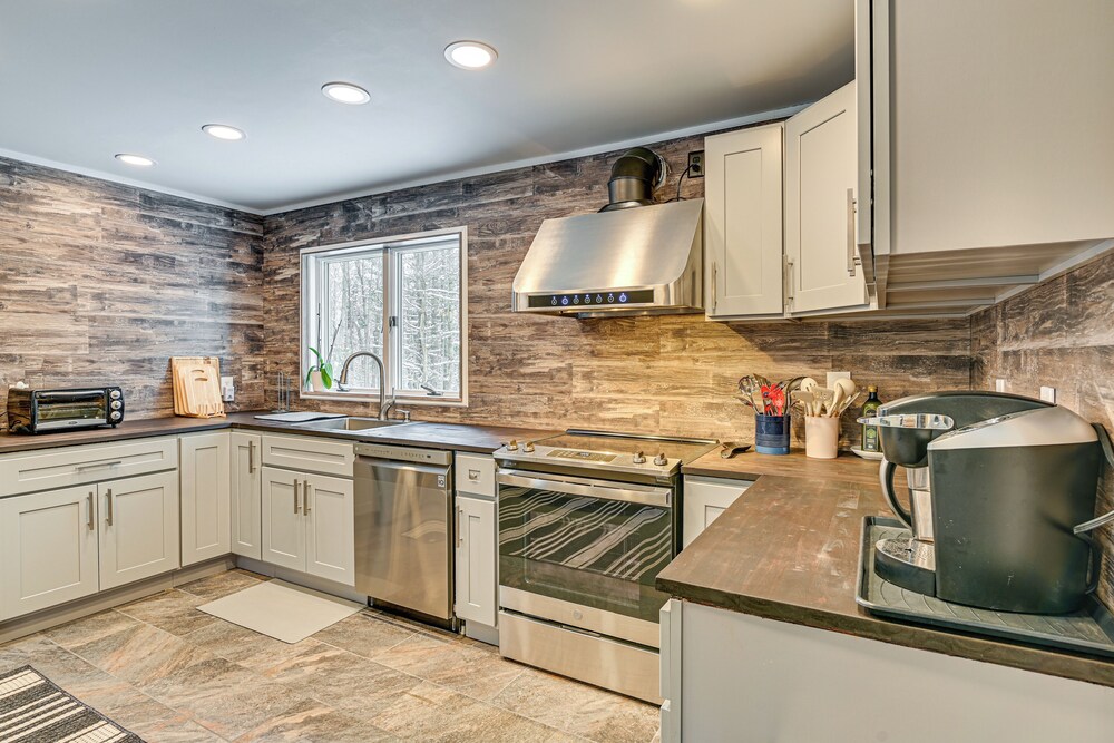 Ski, Hike & Golf: Pet-friendly Windham Retreat