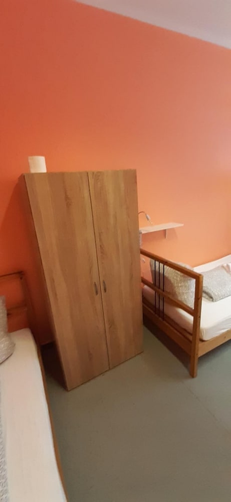2-Rent Group Hostel Zimmer&Apartments GKP2
