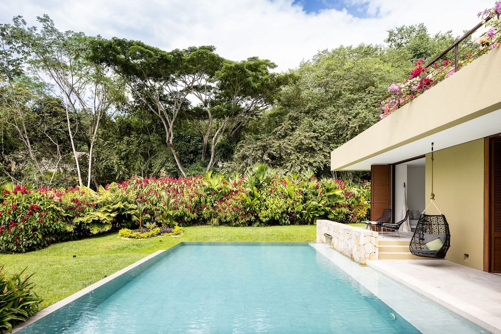 w Mind-blowing 4BR Villa w Pool at Mesa de Yeguas