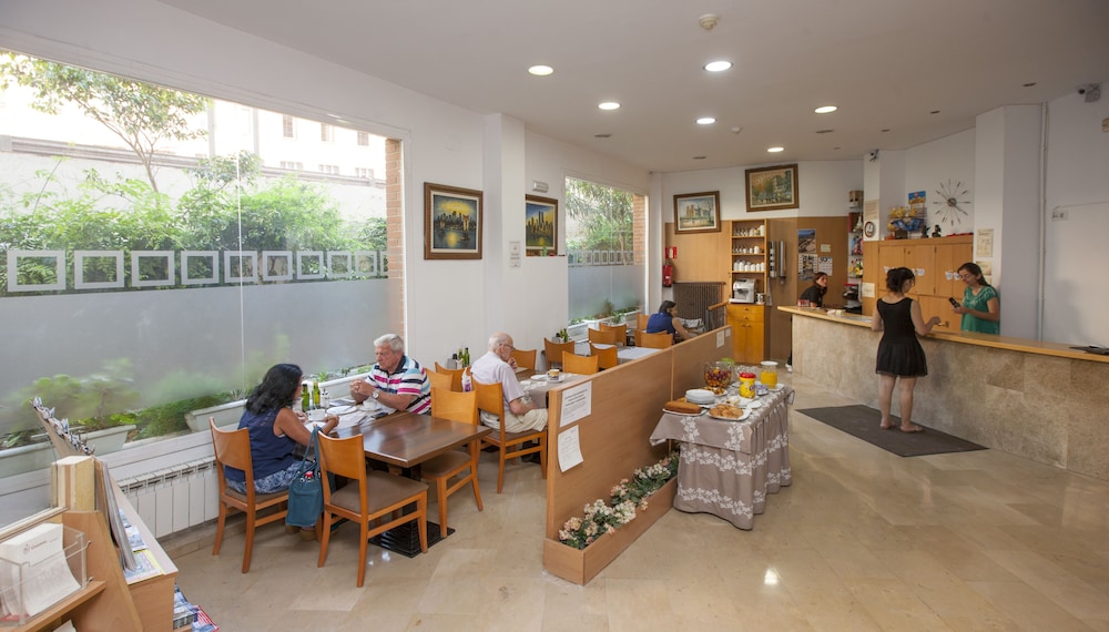 Tarragona Vacations - Hotel Cosmos Tarragona - Property Image 2