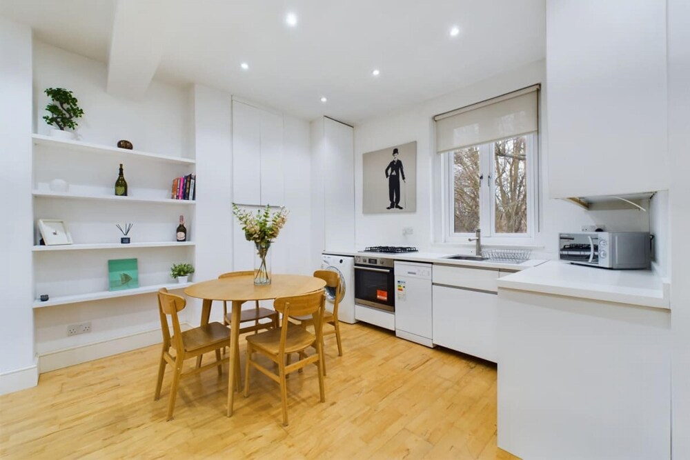 The Putney Hideout - Bright 1bdr Flat