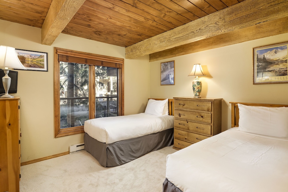 Chateau Eau Claire & Roaring Fork by Frias Properties