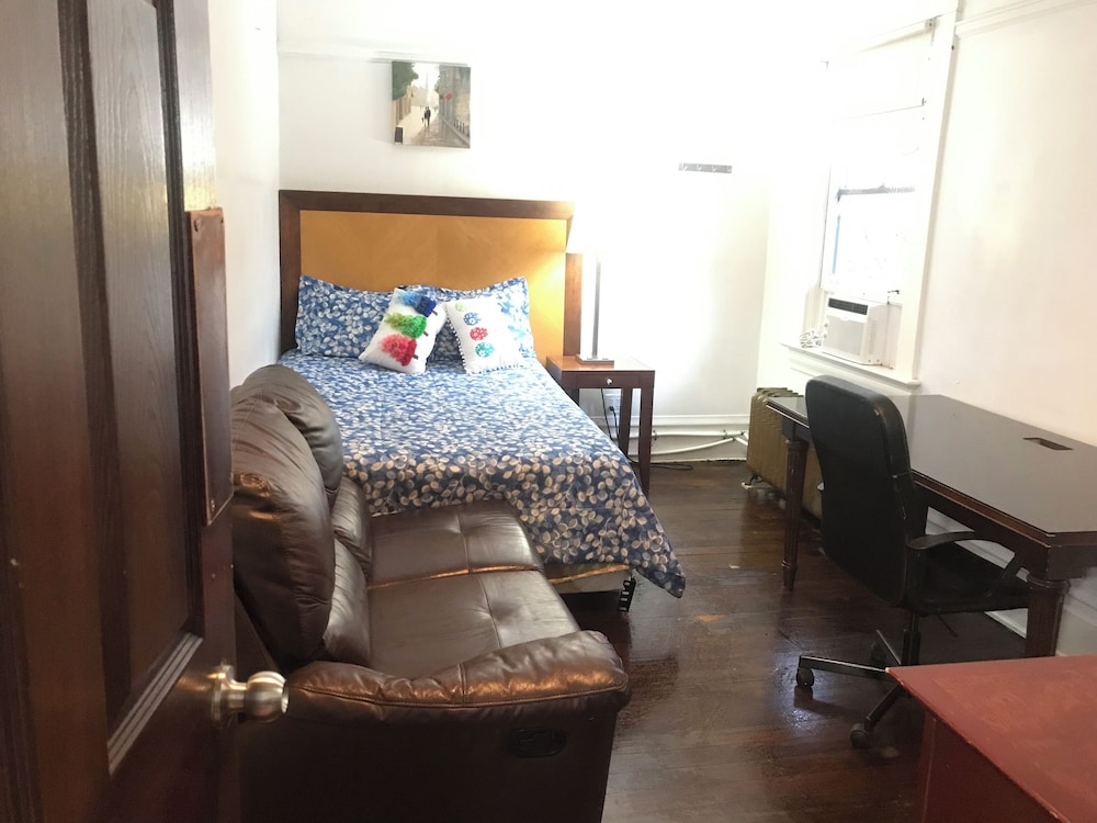 West Broadway guesthouse