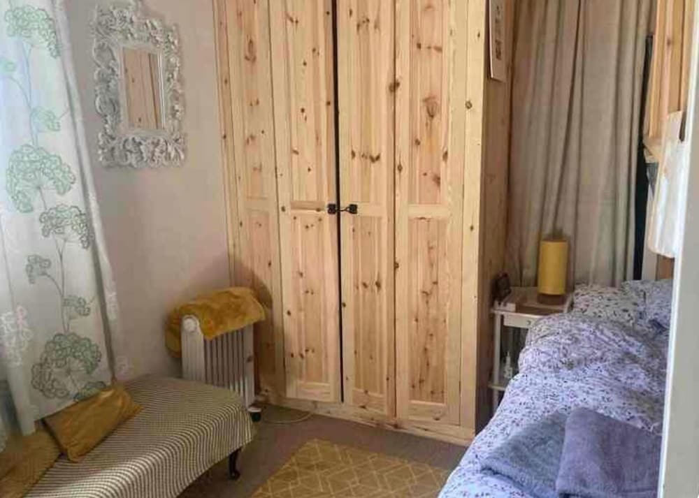 2 Bed-sleeps 3-dog Friendly-garden-riverside