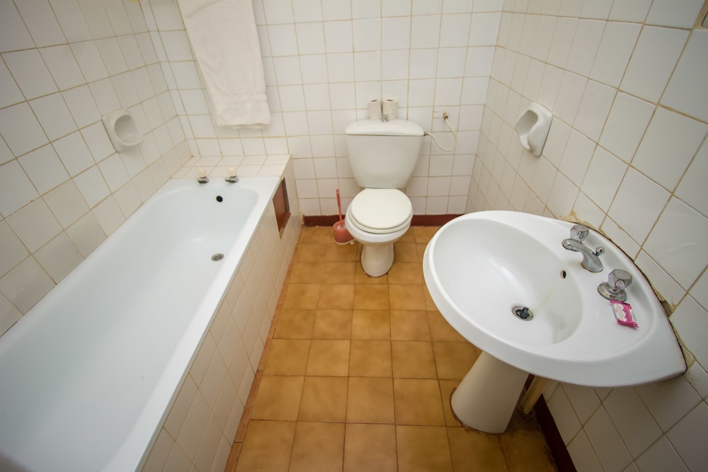 Emirina Travel Hotel