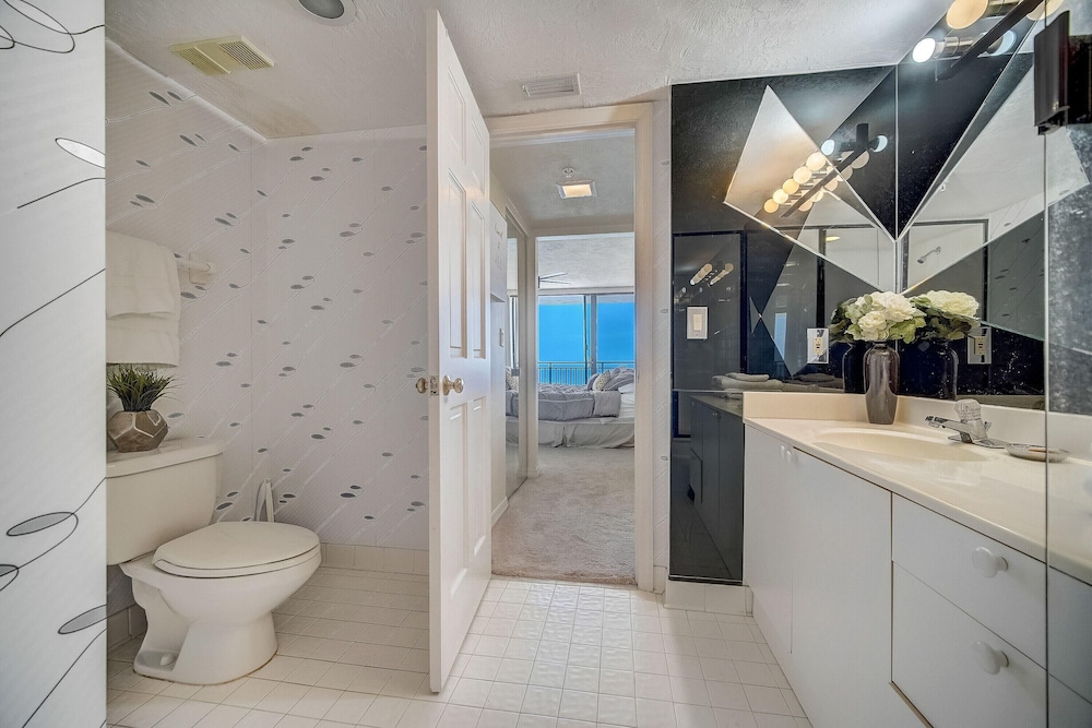 Sherwin Condominium 1801