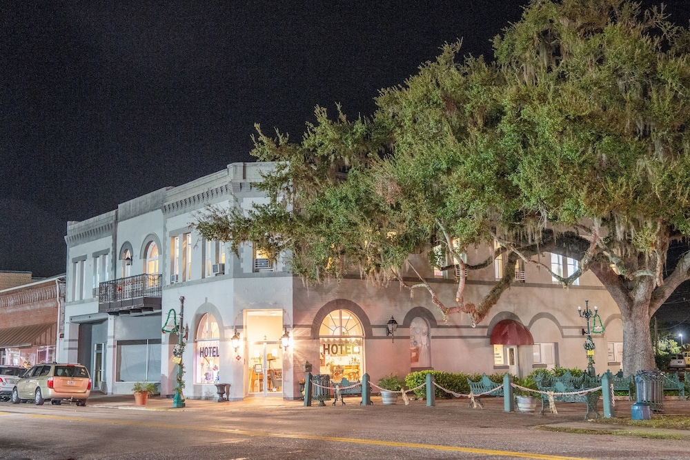 Oak Tree Hotel