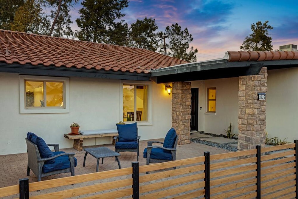 Huge Golf Course Home-free Heated Pool Theatre Gym