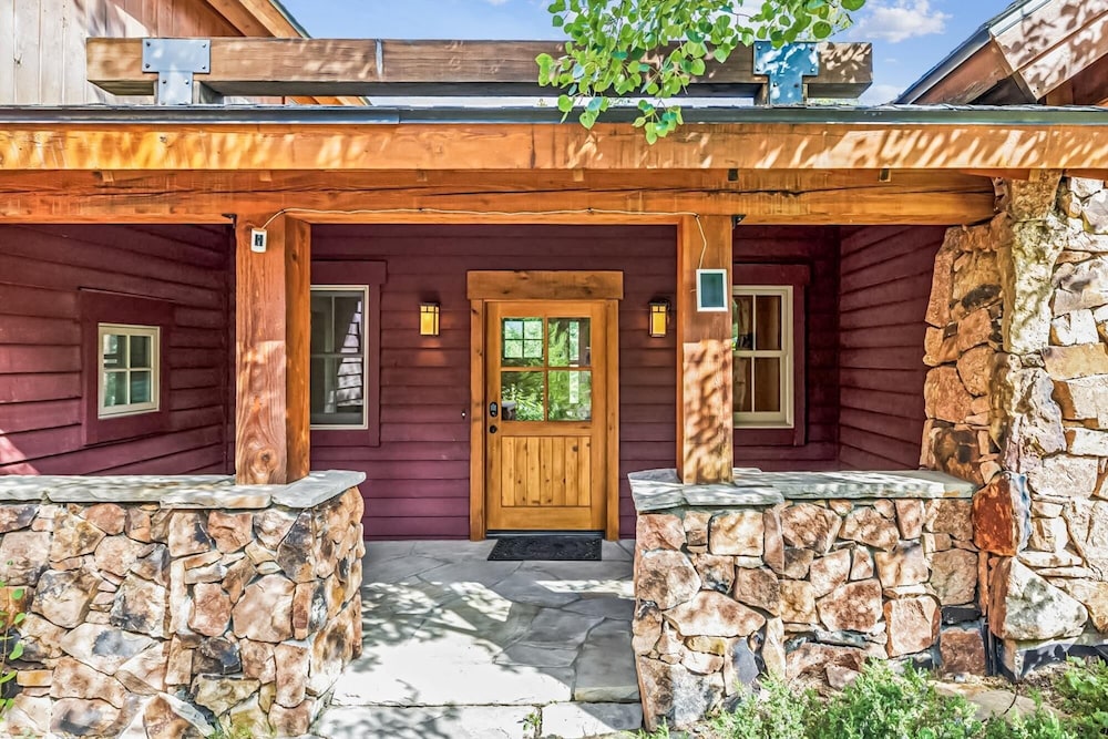 Little Bear Lodge 4 Bedroom Home