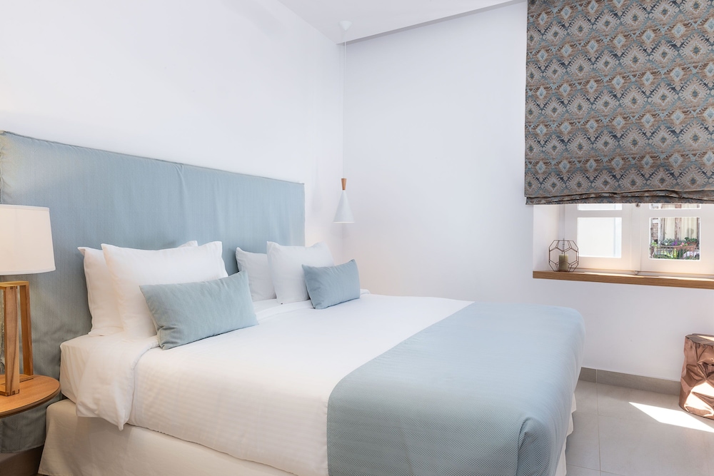 Avra Apartments Venetian Harbour