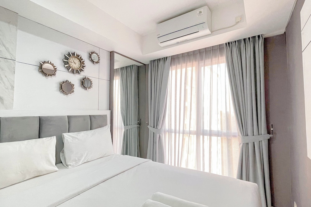Grey Toned 1Br Apartment Tamansari Skylounge Makassar