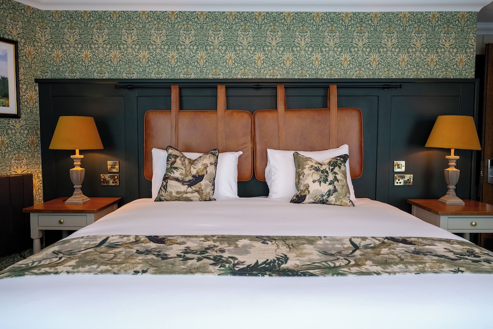 Wheatsheaf Hotel - Virginia Water by Chef and Brewer Collection
