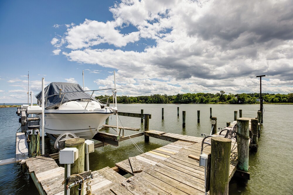 Dock Access: Waterfront Cottage in Avenue!