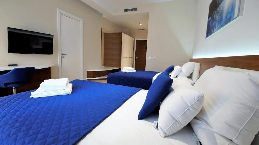 Condo Studio Plaza