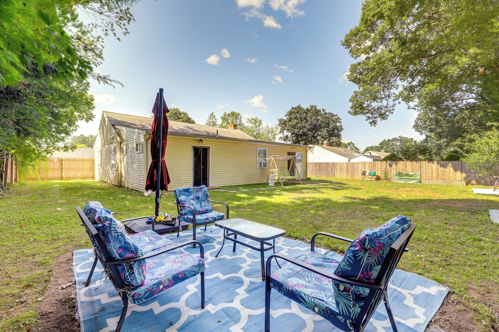 10 Mi to Hartford: Family Home w/ Yard