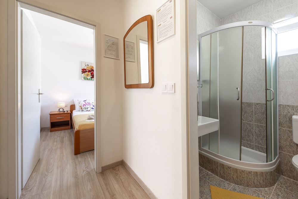 Cina Apartments