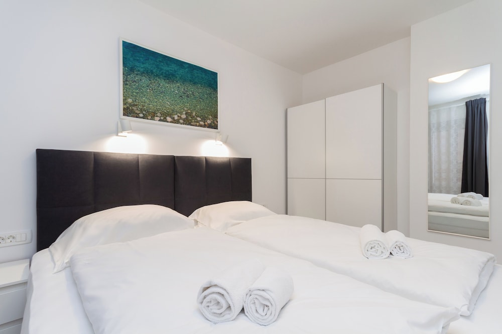 Premium City Center Apartment Tartini 1 view 4