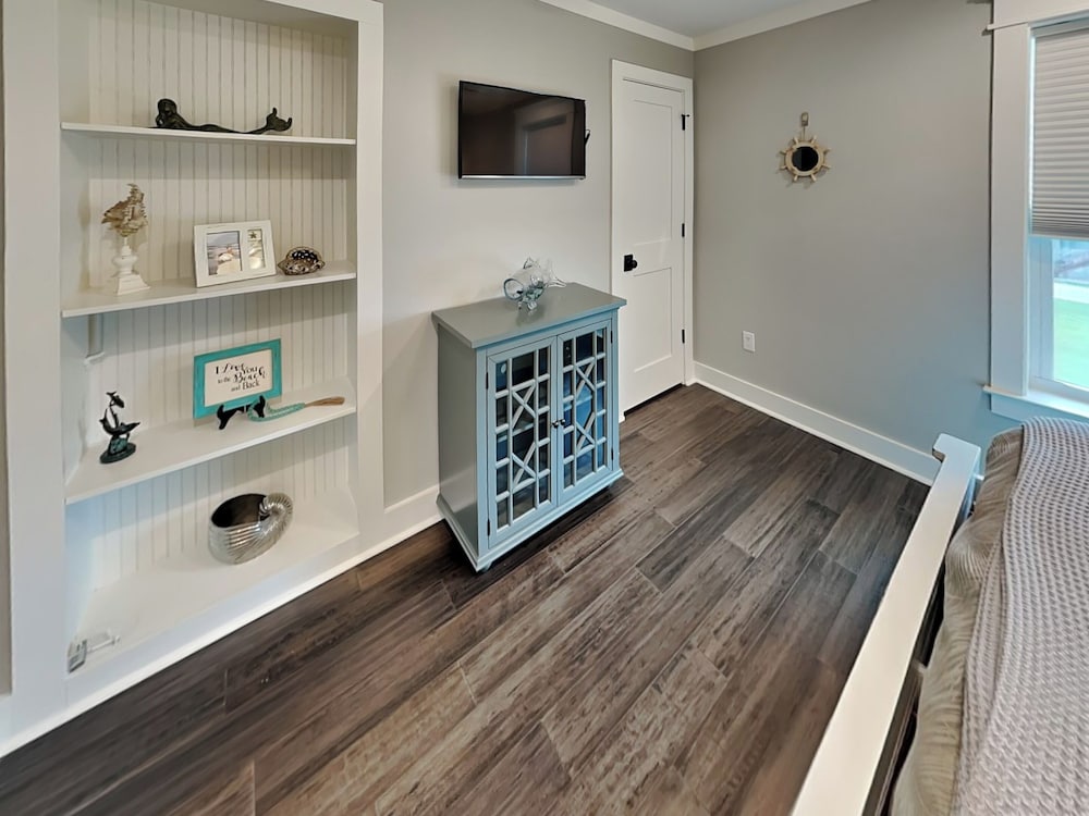Rosé By The Bay by Ryson Vacation Rentals